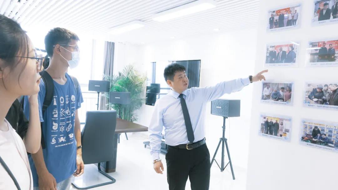 河南財(cái)政金融學(xué)院應(yīng)屆畢業(yè)生走進(jìn)榮盛耐材參觀學(xué)習(xí)